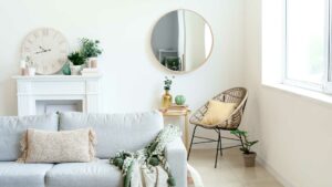Un miroir dans le salon